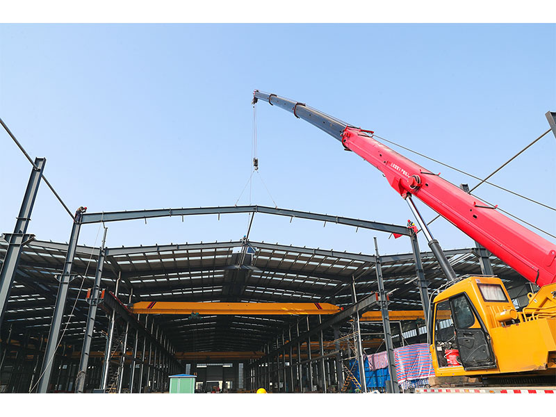 上梁大吉！河南礦山智能產業園7號車間建設中